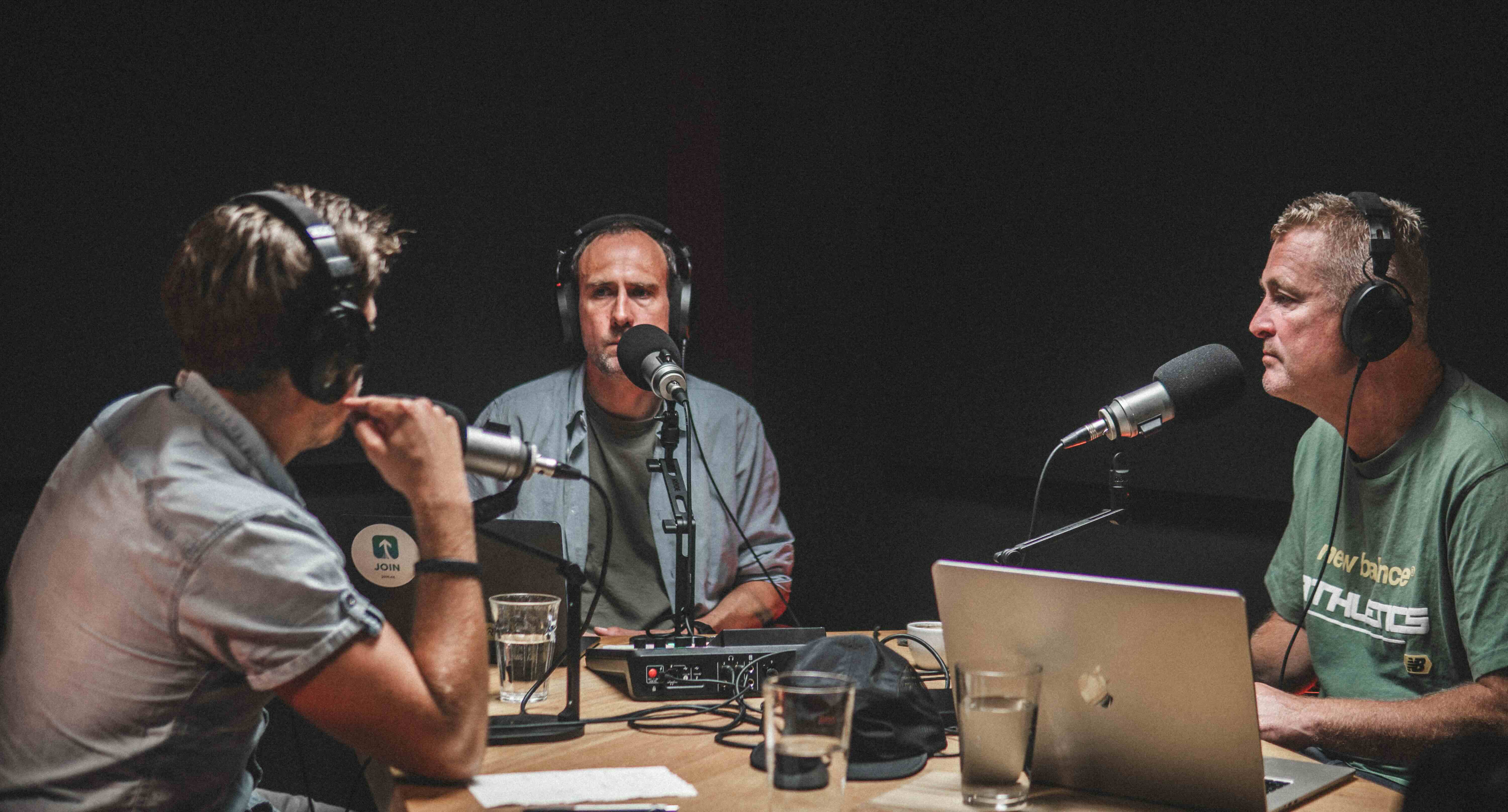 De Loopschool opname - alle drie hosts aan tafel